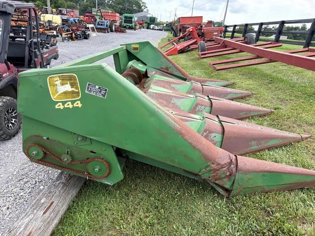 Image of John Deere 444 equipment image 4