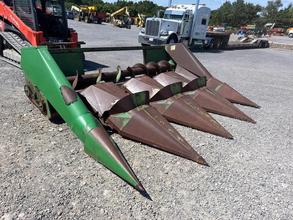 John Deere 444 Equipment Image0