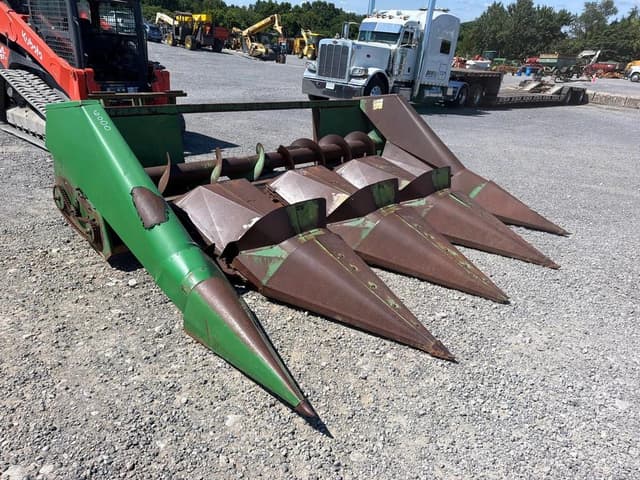 Image of John Deere 444 equipment image 1