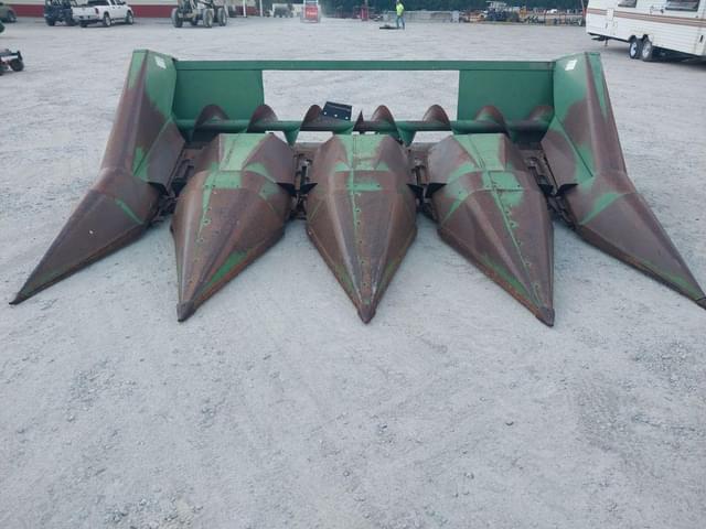 Image of John Deere 444 equipment image 1