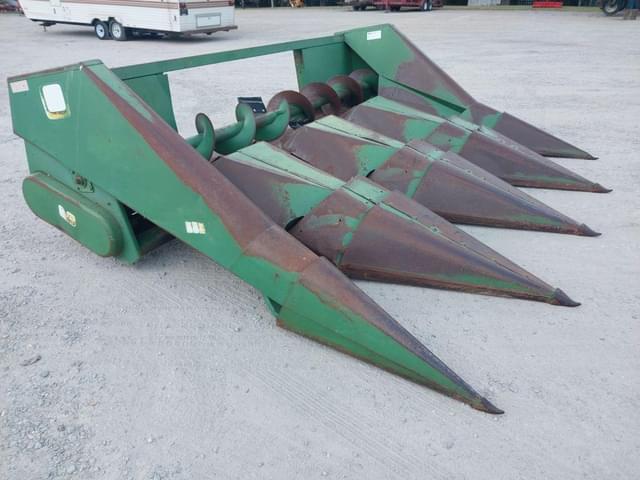 Image of John Deere 444 equipment image 2