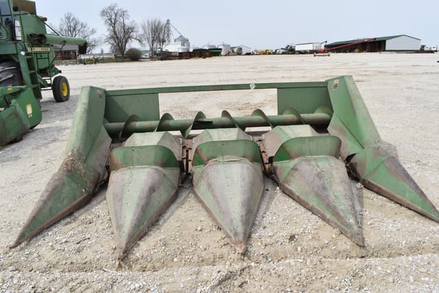 Image of John Deere 444 equipment image 2