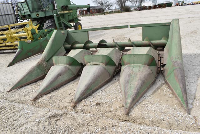 Image of John Deere 444 equipment image 1