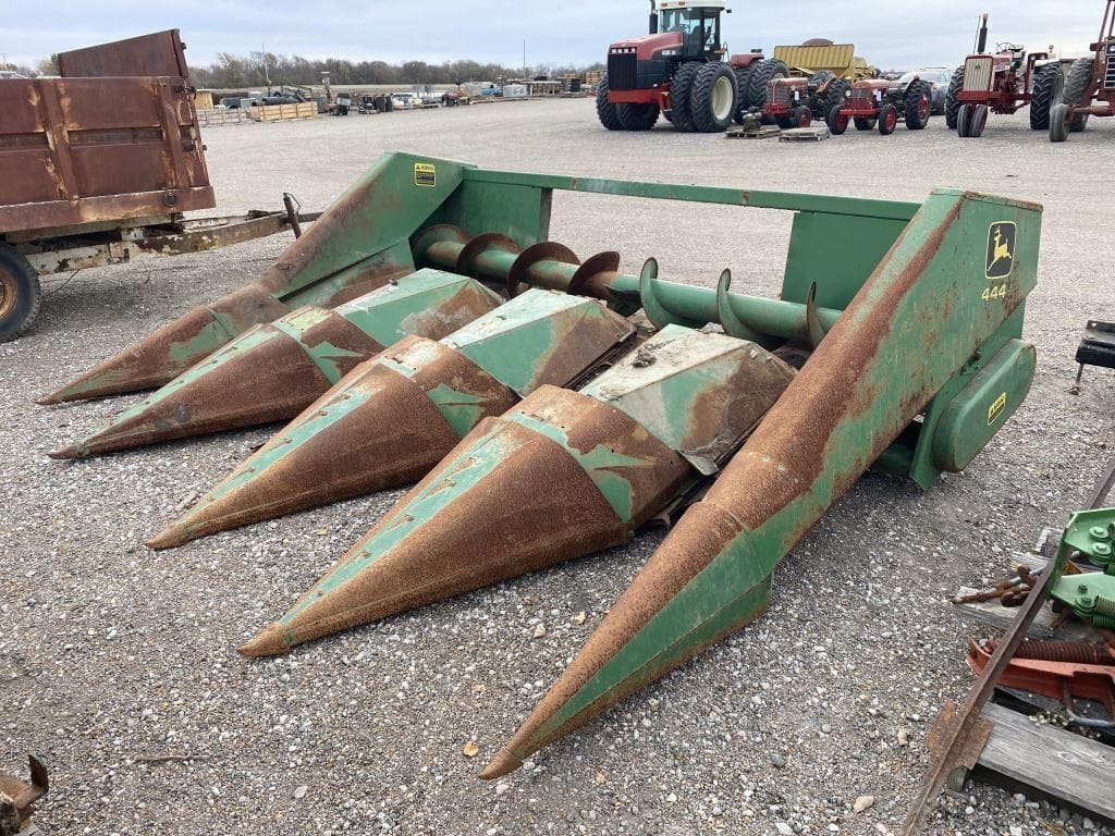 Image of John Deere 444 Image 0