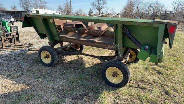 Image of John Deere 444 equipment image 4