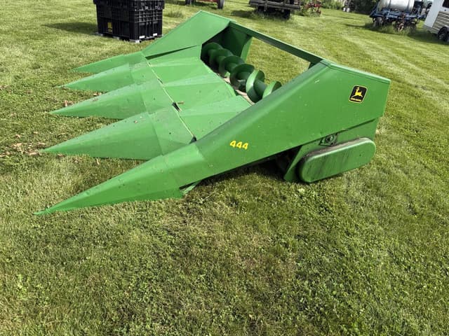 Image of John Deere 444 equipment image 2
