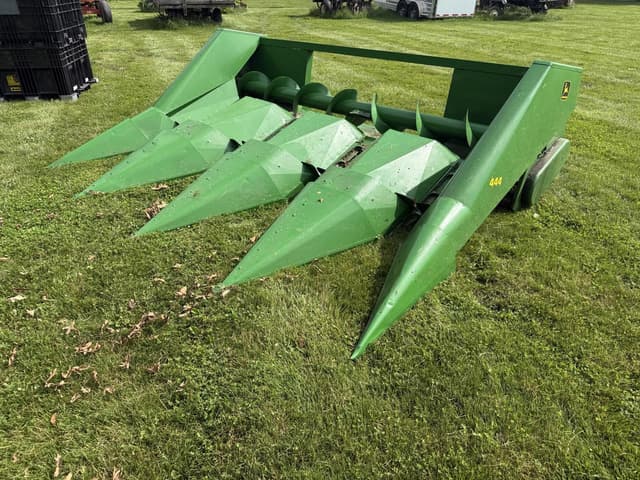 Image of John Deere 444 equipment image 1
