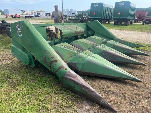 Image of John Deere 444 equipment image 3