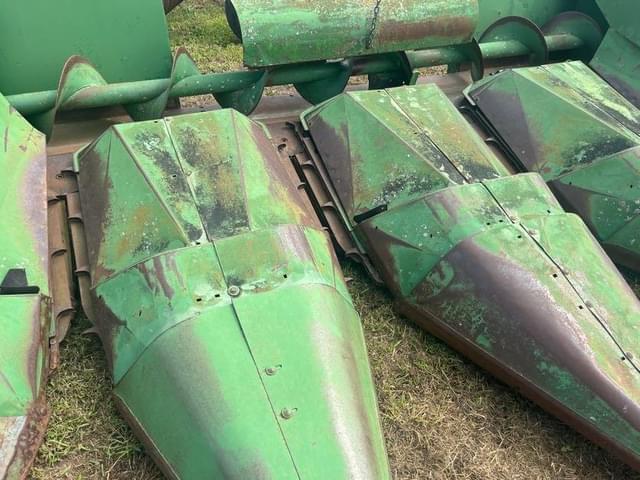 Image of John Deere 444 equipment image 4