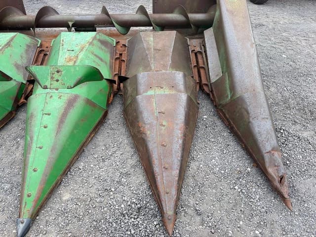 Image of John Deere 444 equipment image 3