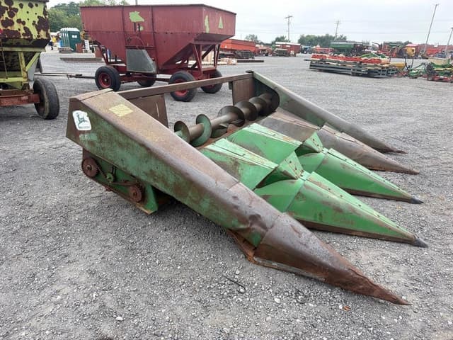 Image of John Deere 444 equipment image 1