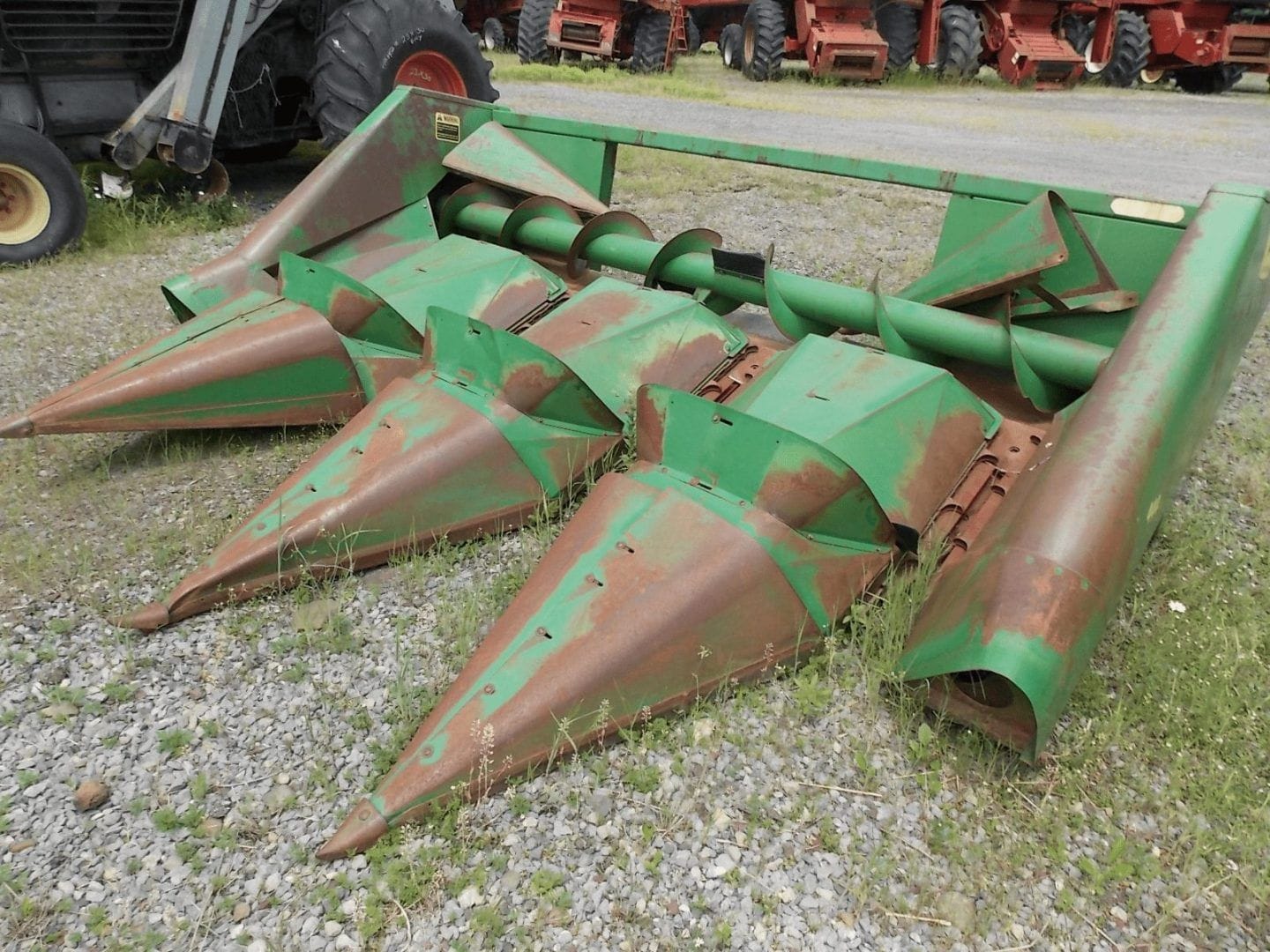 John Deere 444 Equipment Image0