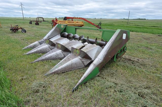 Image of John Deere 444 equipment image 2