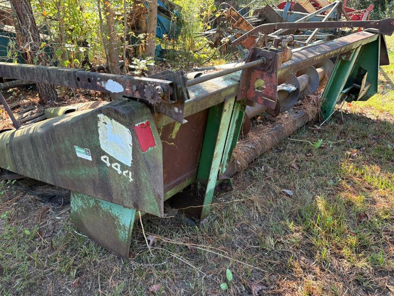 Image of John Deere 444 Image 0