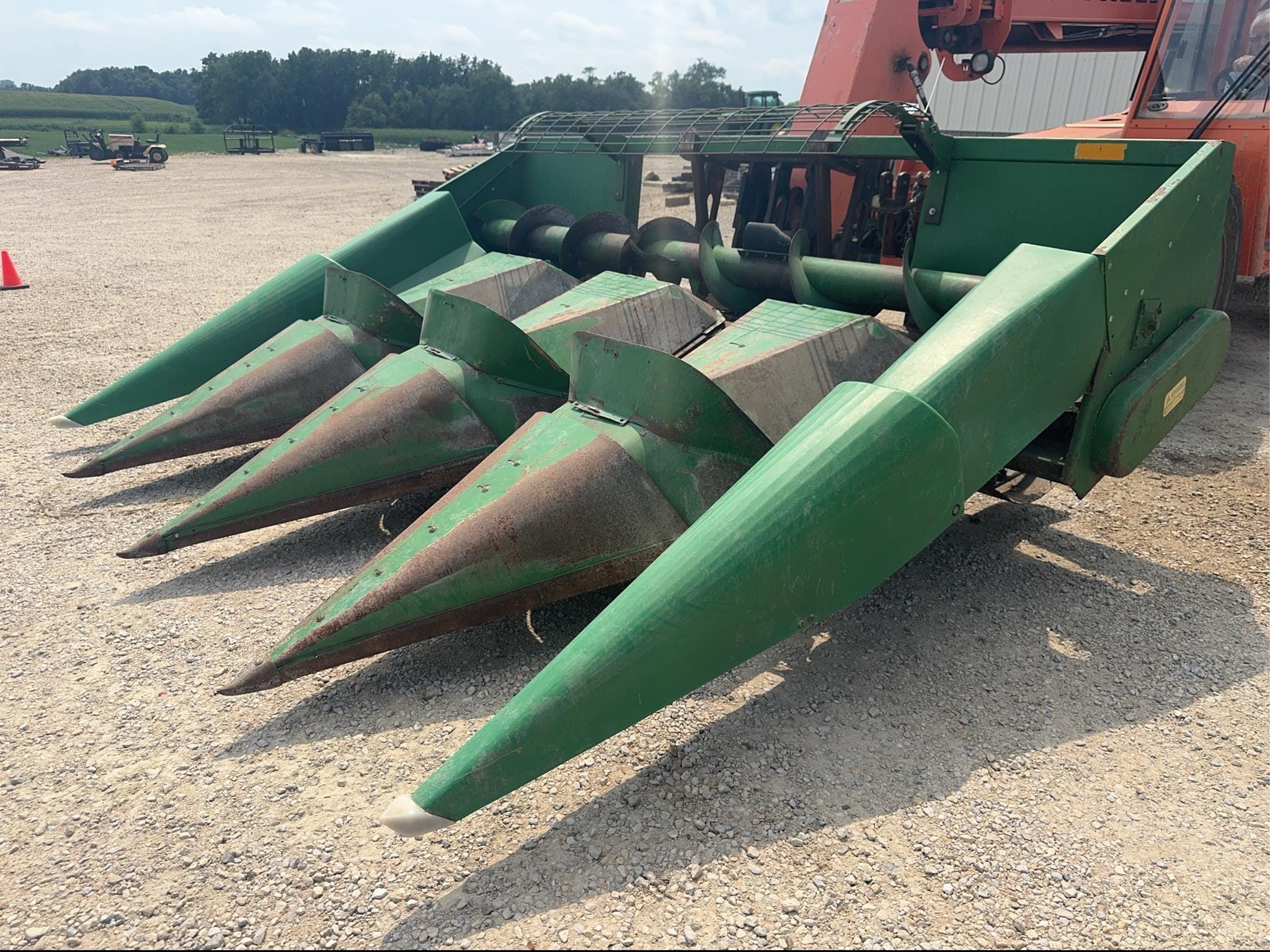 John Deere 444 Equipment Image0