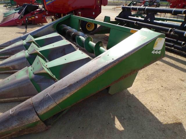 Image of John Deere 444 equipment image 3
