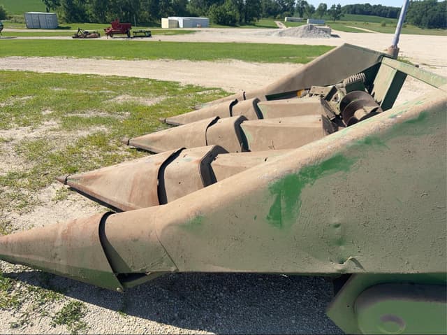 Image of John Deere 444 equipment image 3