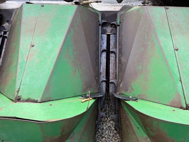 Image of John Deere 444 equipment image 2