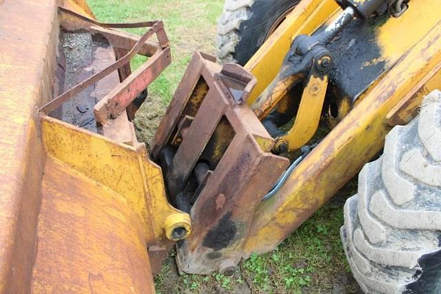 Image of John Deere 444 equipment image 3