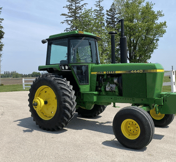 Main image John Deere 4440