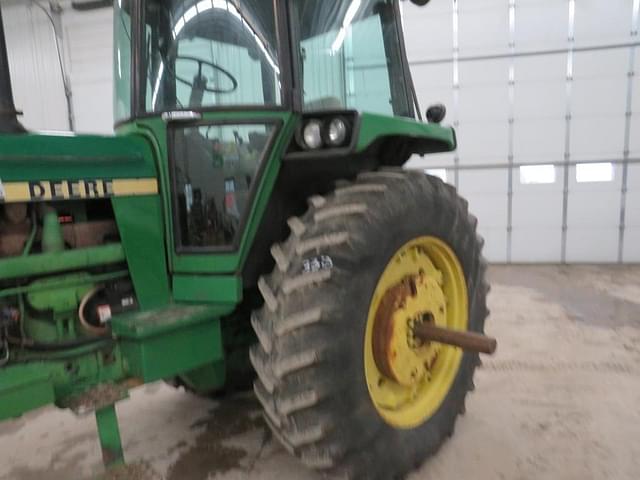 Image of John Deere 4440 equipment image 1