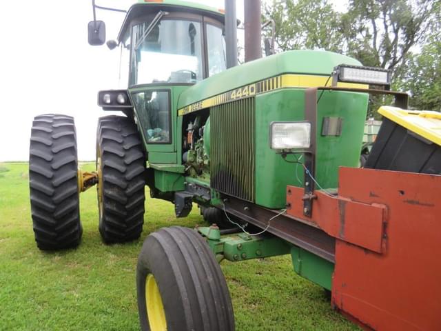 Image of John Deere 4440 equipment image 2