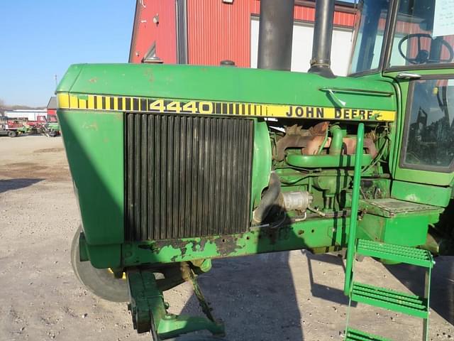 Image of John Deere 4440 equipment image 1