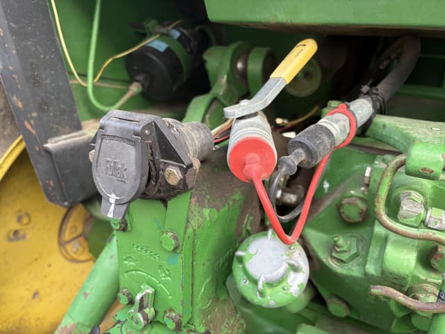 Image of John Deere 4440 equipment image 4