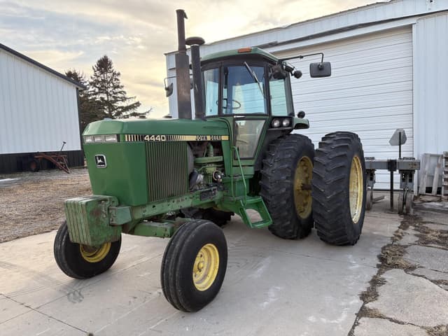 Image of John Deere 4440 equipment image 1