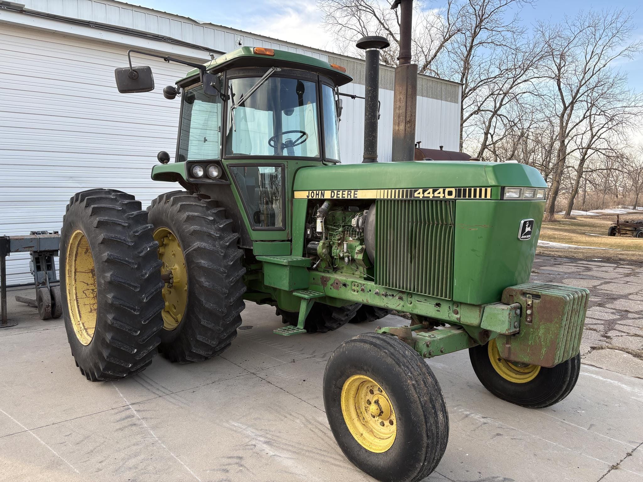 John Deere 4440 Equipment Image0