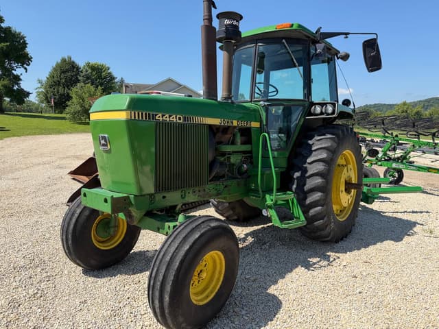 Image of John Deere 4440 equipment image 2