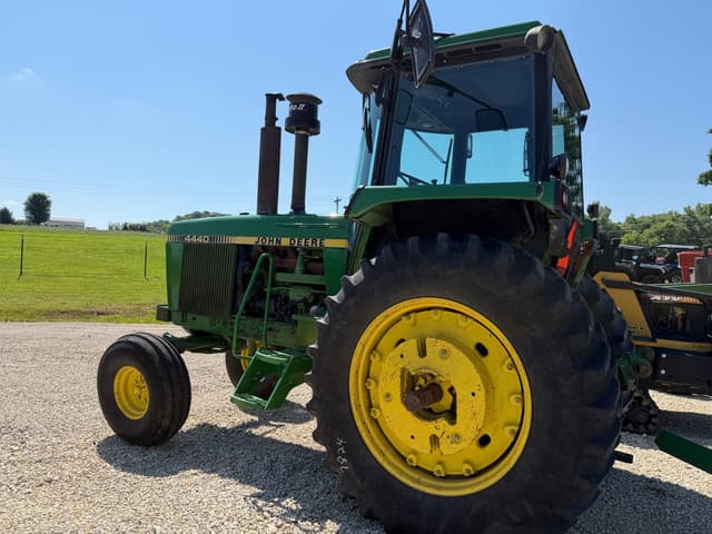 Image of John Deere 4440 equipment image 3