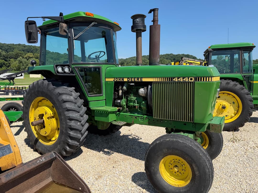 Image of John Deere 4440 Primary image