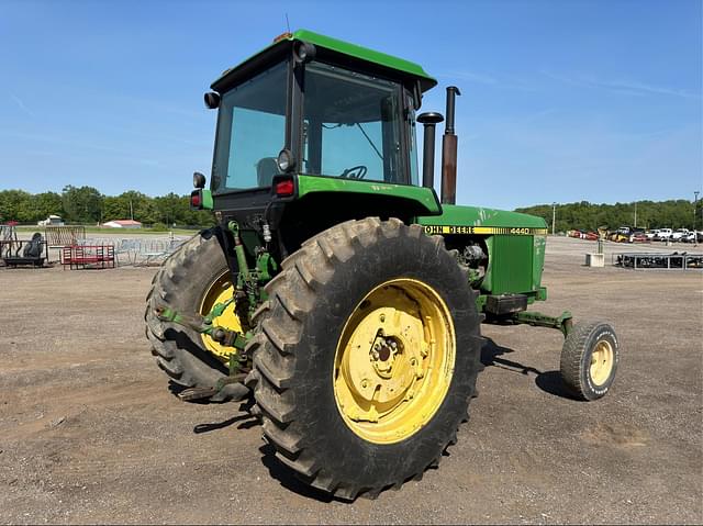 Image of John Deere 4440 equipment image 2