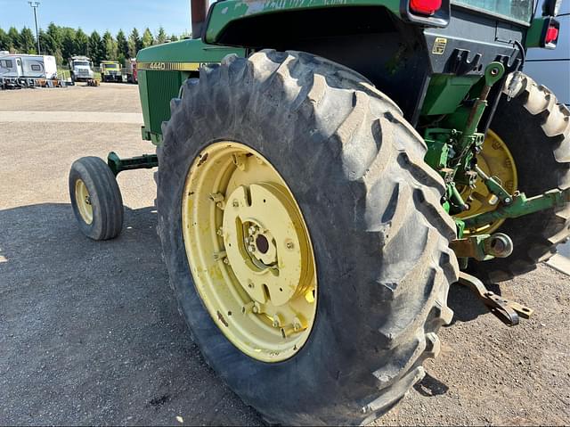 Image of John Deere 4440 equipment image 4