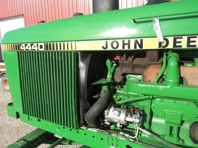 Image of John Deere 4440 equipment image 4