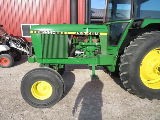 Image of John Deere 4440 equipment image 1