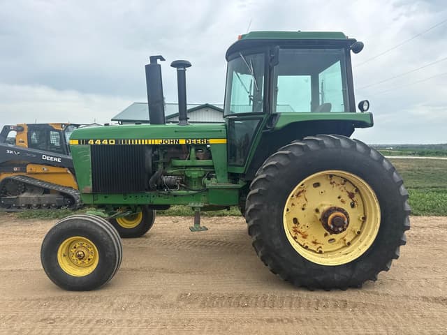 Image of John Deere 4440 equipment image 1