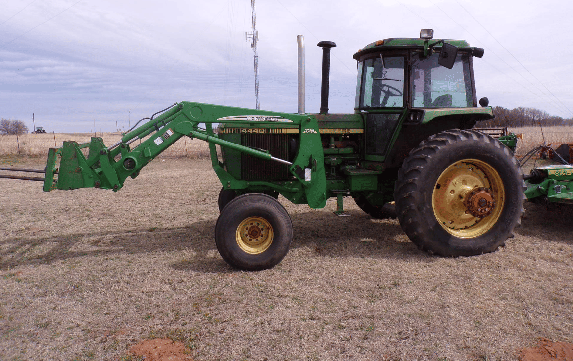 Main image John Deere 4440