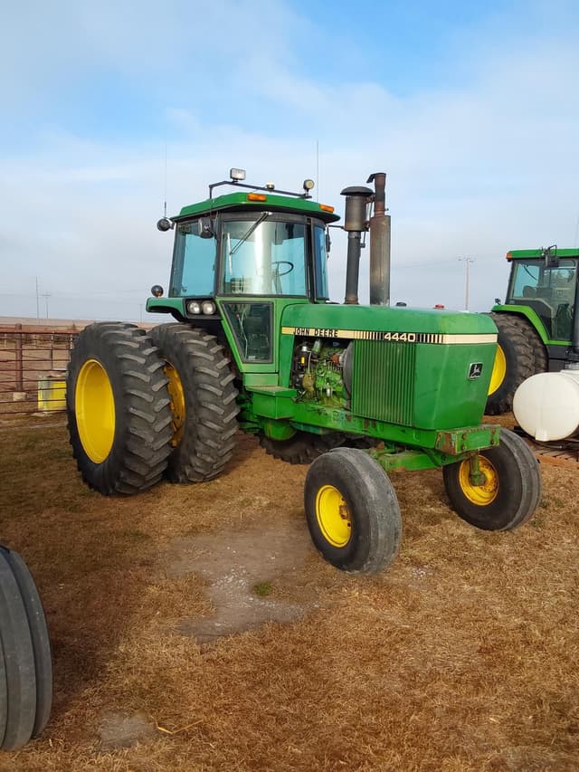 Image of John Deere 4440 equipment image 2