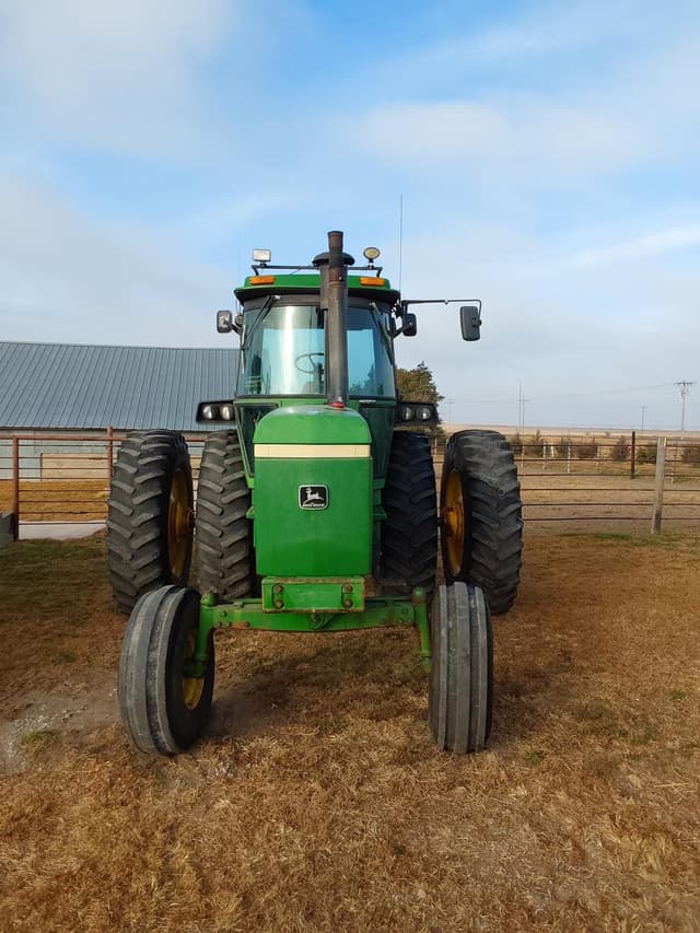 Image of John Deere 4440 equipment image 1