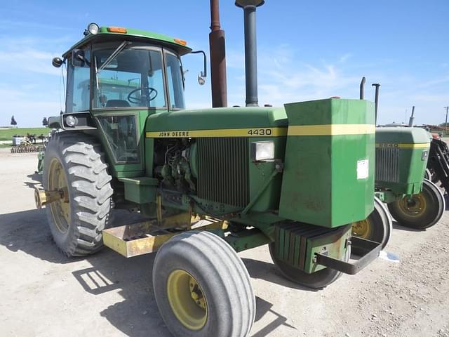 Image of John Deere 4440 equipment image 1