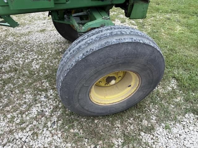Image of John Deere 4440 equipment image 4