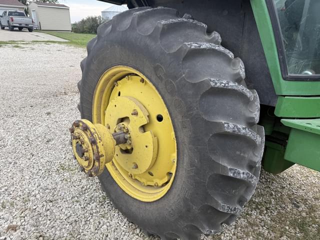 Image of John Deere 4440 equipment image 3