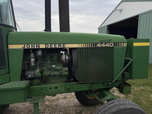 Image of John Deere 4440 equipment image 1