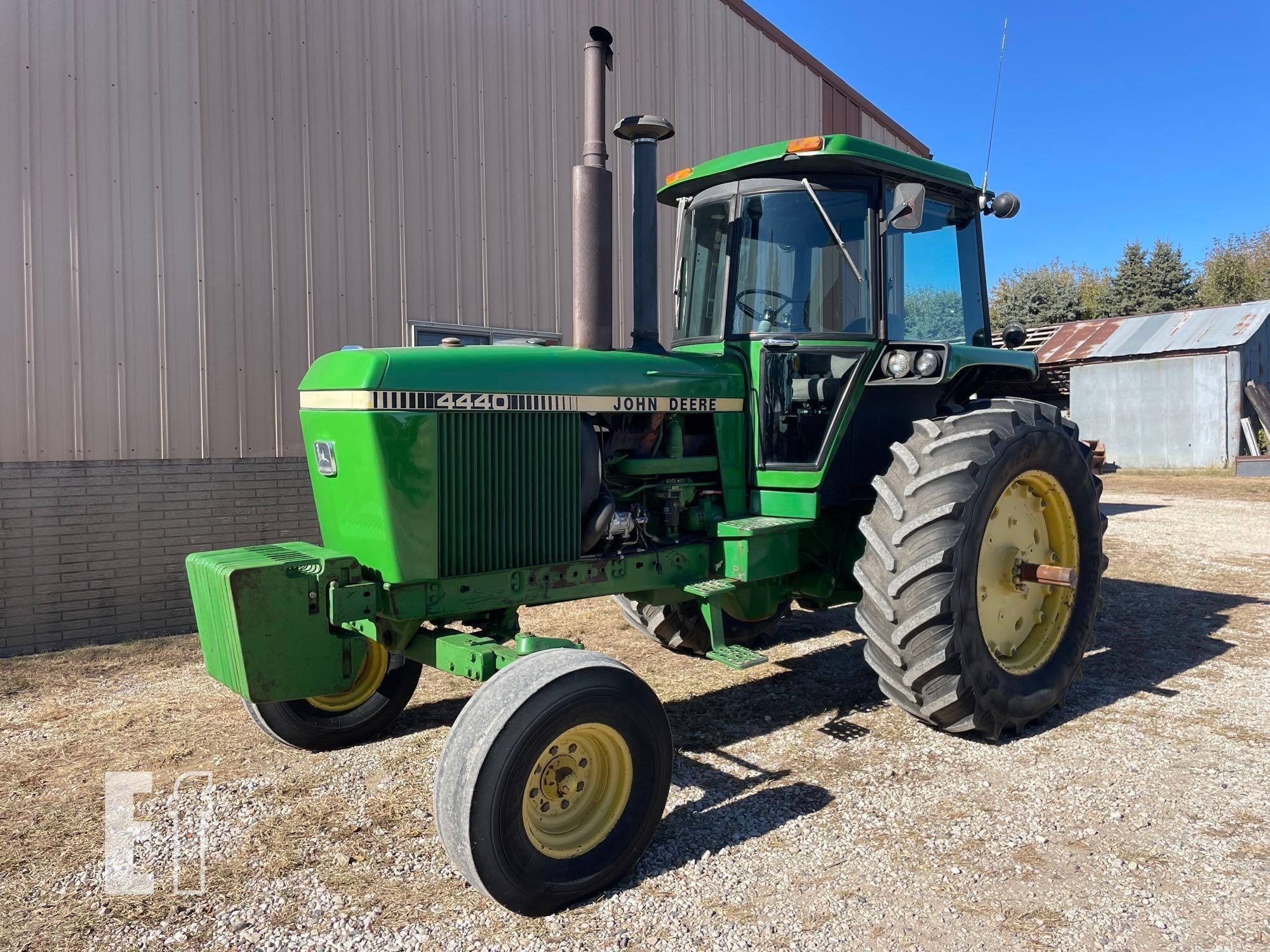 John Deere 4440 Equipment Image0