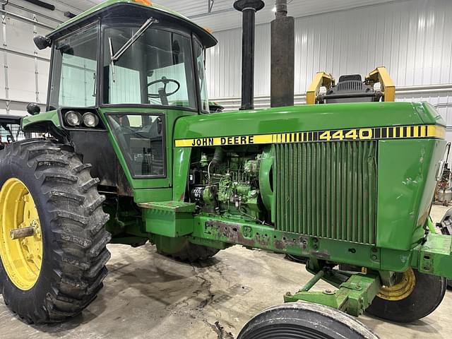 Image of John Deere 4440 equipment image 1