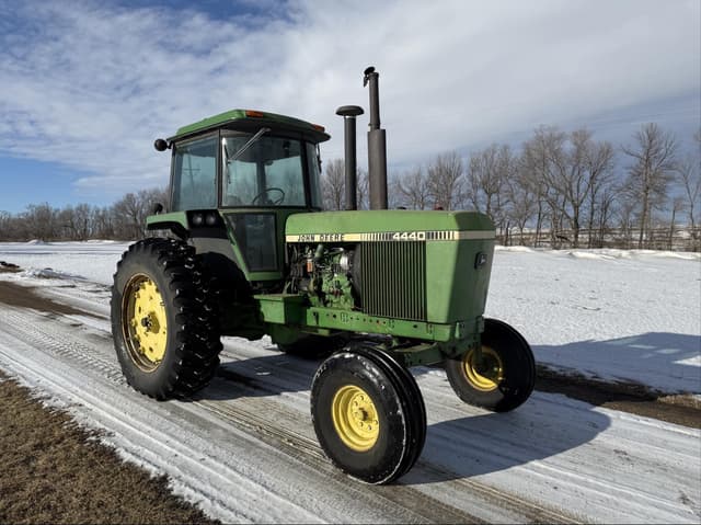 Image of John Deere 4440 equipment image 1