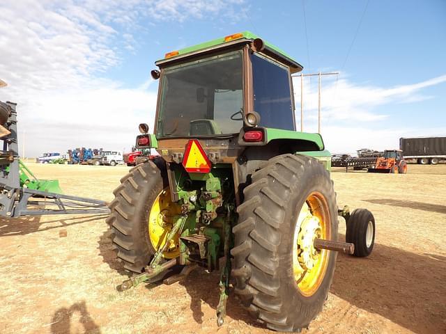 Image of John Deere 4440 equipment image 4