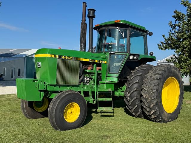 Image of John Deere 4440 equipment image 1